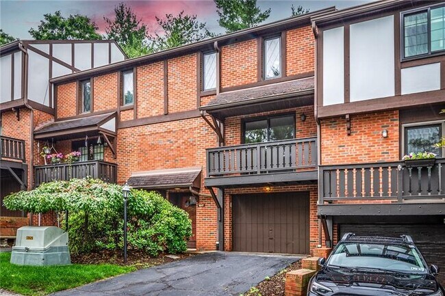 Foto del edificio - 107 Forest Edge Dr