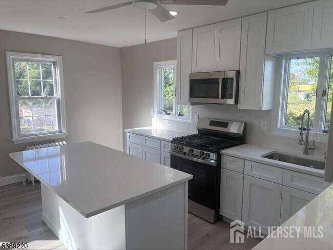 Foto del edificio - 428 Highland Ave