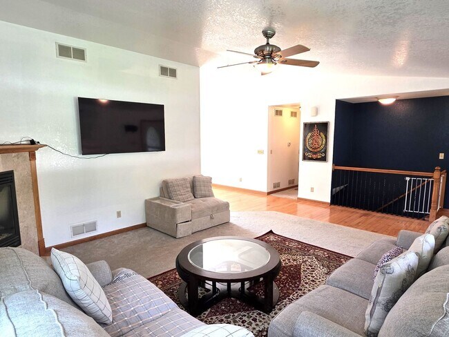 Building Photo - Updated 4 bedroom Greenfield ranch home