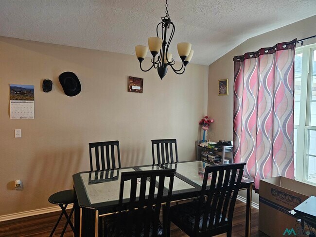 Foto del edificio - 2214 Boxwood Cir
