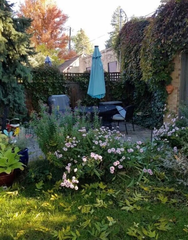 Building Photo - Stunning Historic Home in Washington Park – Updated, Spacious & Full of Charm!
