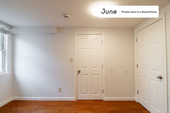 Foto del edificio - Private bedroom in 4 bed/4 bath Home