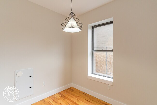 Foto del edificio - 1671 Lincoln Pl