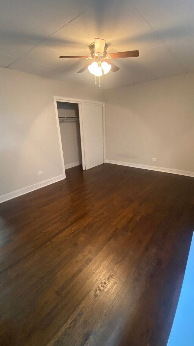 Foto del edificio - 1334 E Hyde Park Blvd
