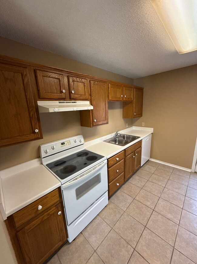 Building Photo - 1501 E 13th St