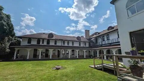 court yard - 102 Carmel Rd