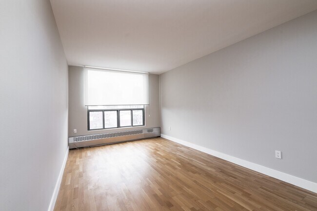 Building Photo - 800 Richmond St W