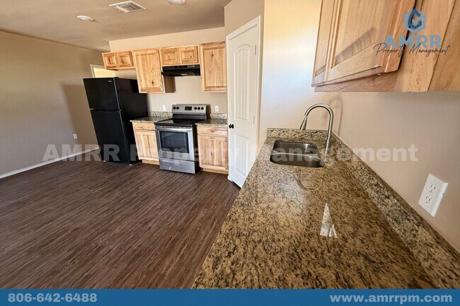 Building Photo - 3 Bedroom Home Available 2/24/25