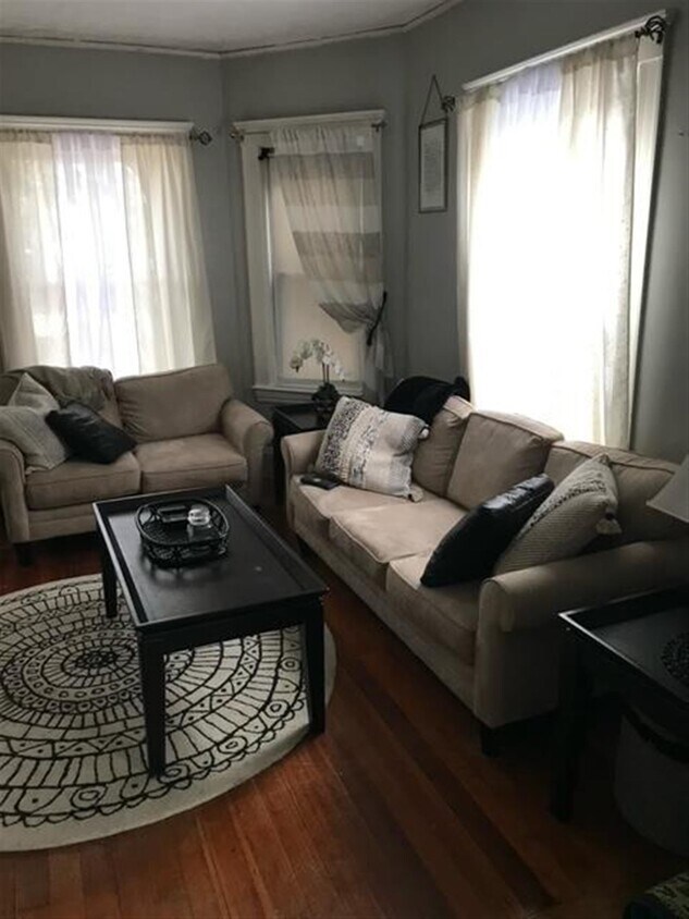 Foto principal - 156 Middlesex Ave