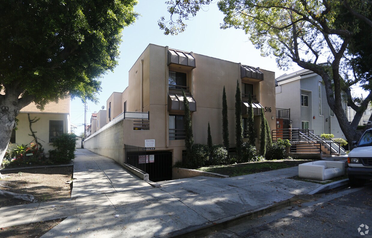 Building Photo - 516 Concord St