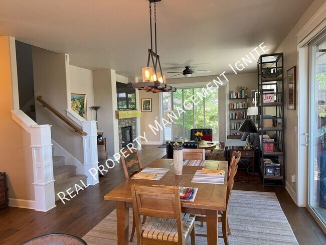 Building Photo - Beautiful Fully Furnished Awbrey Butte Home