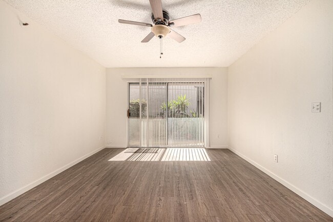 Building Photo - Affordable Luxury in a Gated Community - *...