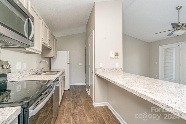 Foto del edificio - 6165 Meadow Rose Ln