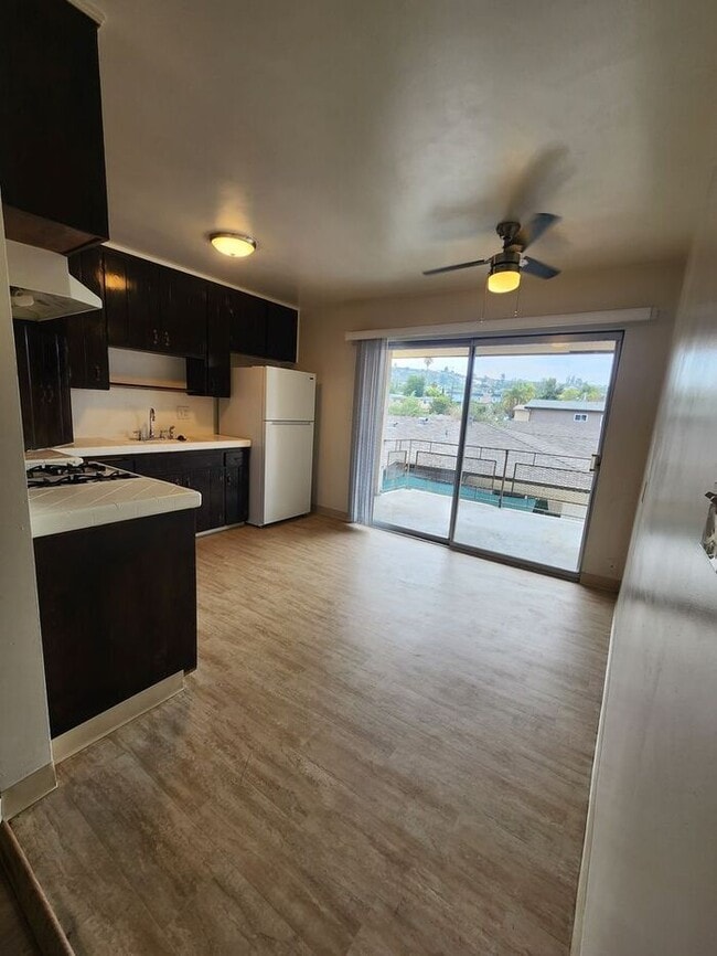Building Photo - $1000 REBATE!SPACIOUS 2BR/1BA Unit with pr...