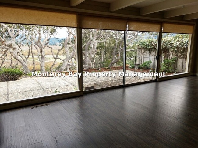 Building Photo - Beautifully Remodeled Private Oasis!