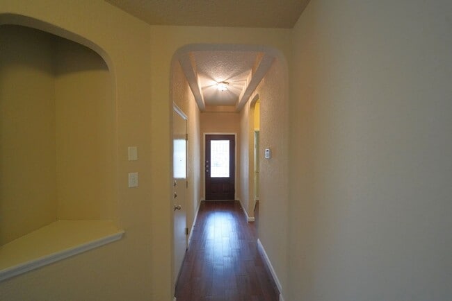 Building Photo - Beautiful One Story Home in Gated Community. Realtor Commission Offered: $500