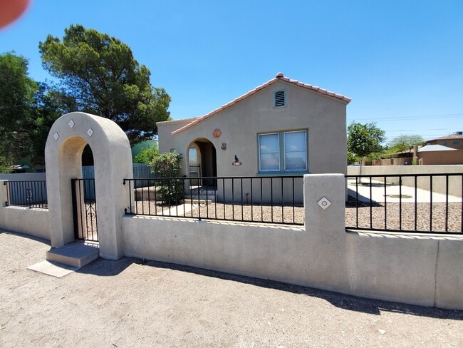 Photo - 1404-PM211404 E Grant Rd House