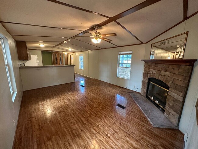 Building Photo - Spacious two bedroom, two bath single wide.