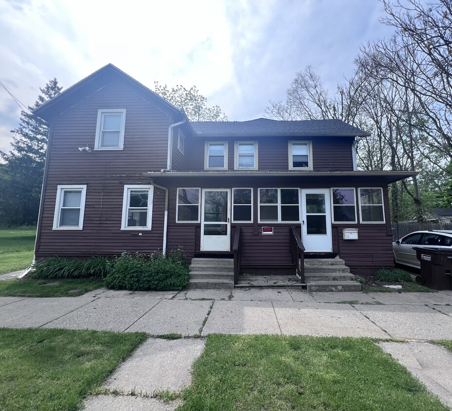 Primary Photo - 1006 Adrian St