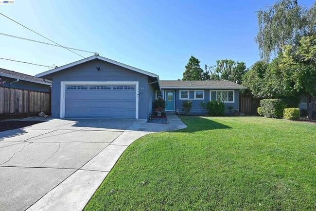 Building Photo - 749 Moraga Dr