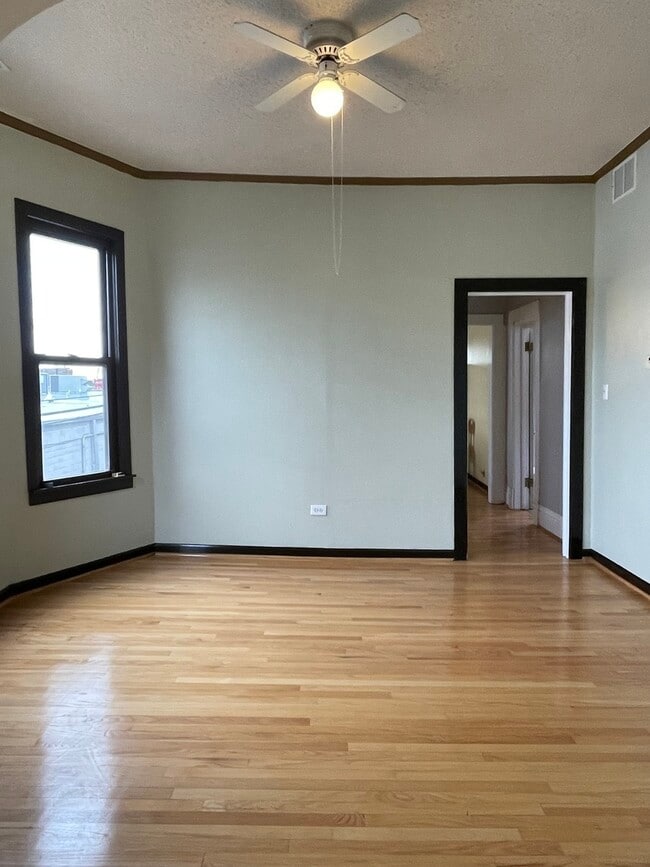 Building Photo - 1614 N Kildare Ave
