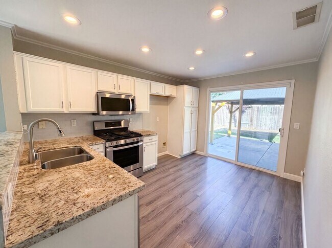 Foto del edificio - 4319 Monhegan Way
