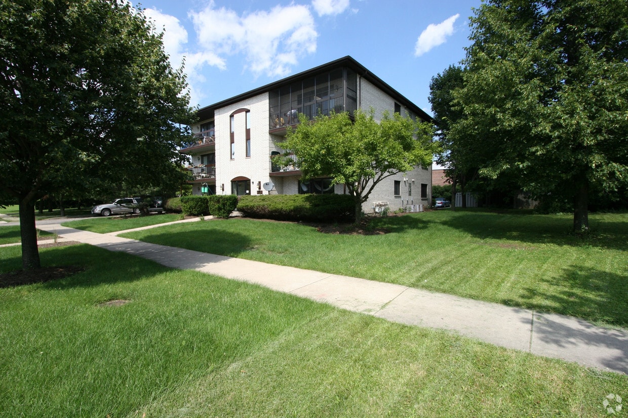 4631 Old Tavern Rd, Lisle, IL 60532 Apartments in Lisle, IL