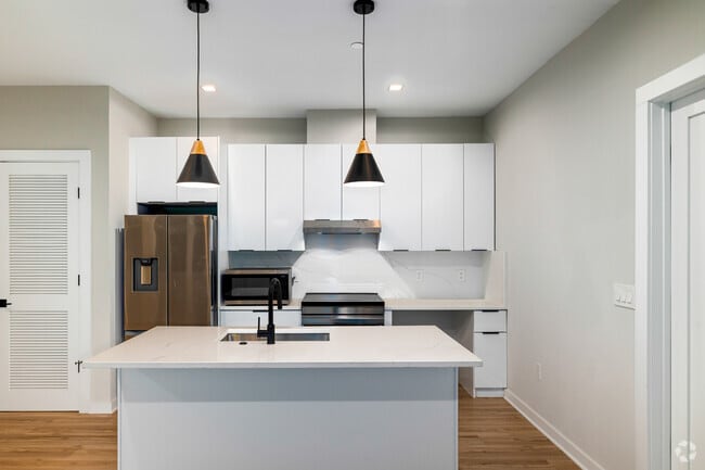 2BR, 2BA - 990SF - Kitchen - 1358 Florida Ave NE