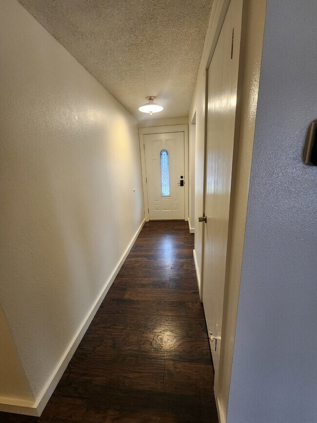 Foto del edificio - Very Large 3BR, 3BTH, Full Basement, Near Black Bay Park in Post Falls