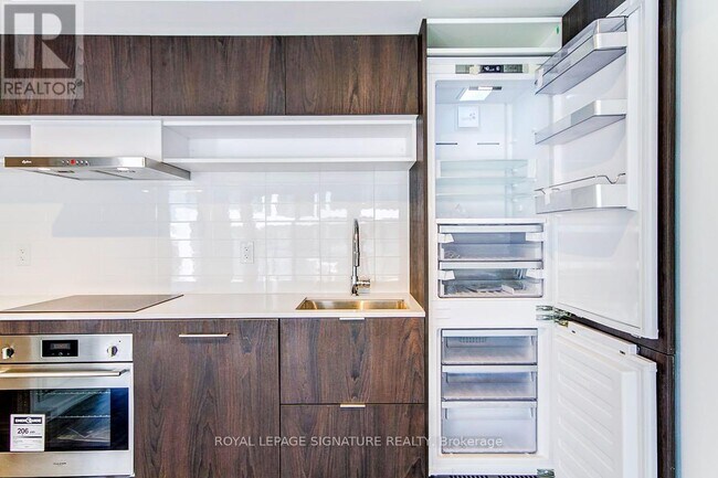 Photo du bâtiment - 8 Hillsdale Ave E