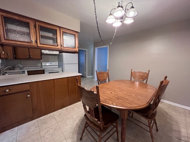 Building Photo - 3010-3012 Okemos Dr SE