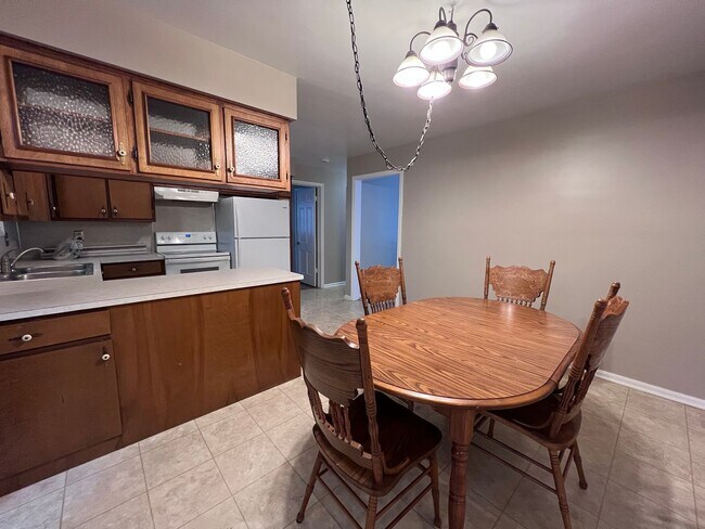 Foto del edificio - 3010-3012 Okemos Dr SE