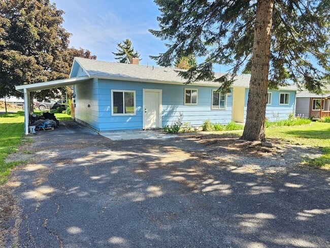 Building Photo - 407 G Ave