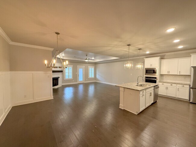 Foto del edificio - 408 Raleigh Elm Dr