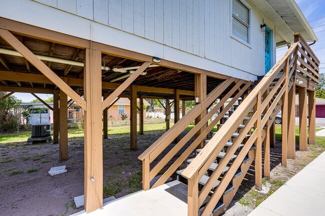 Building Photo - 3022 W Frierson Ave