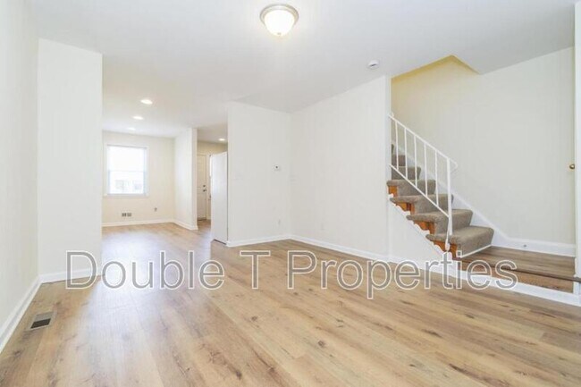 Building Photo - 3033 Seamon Ave