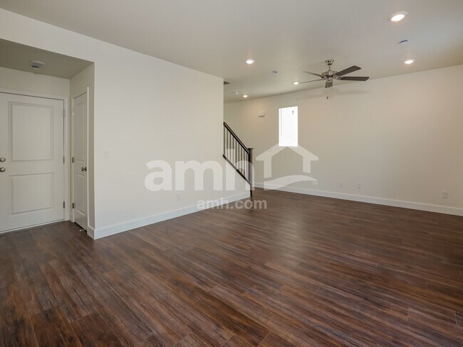 Foto del edificio - 6565 Enlightenment Dr