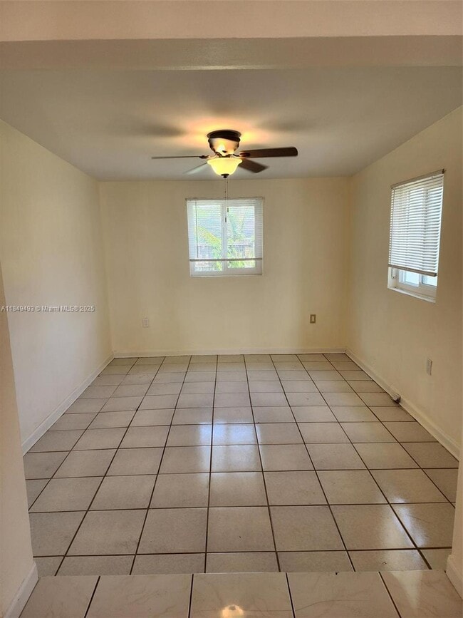 Foto del edificio - 845 NW 199th St