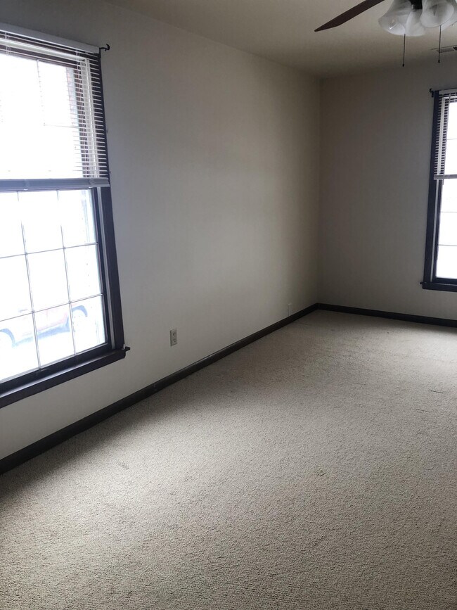 Foto del edificio - 1620 Camellia Dr