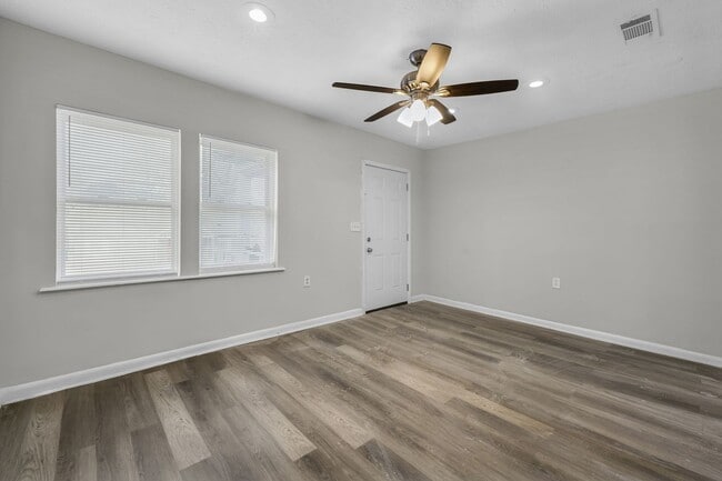 Building Photo - For Rent $ 1199.00/Month  West Side Duplex, Convenient to Atlanta Beltline, Sports Arenas, Univer...