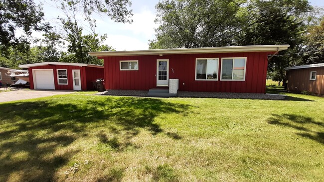 Front of Home - 2 - 2880 Highway 61