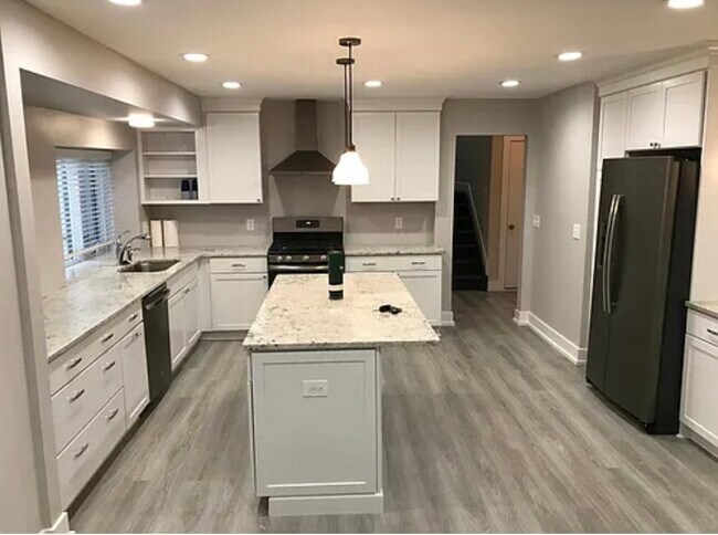 Building Photo - 2866 Baylis Dr