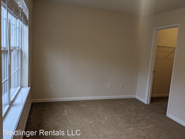 Building Photo - 3 br, 2.5 bath House - 215 Crown Court