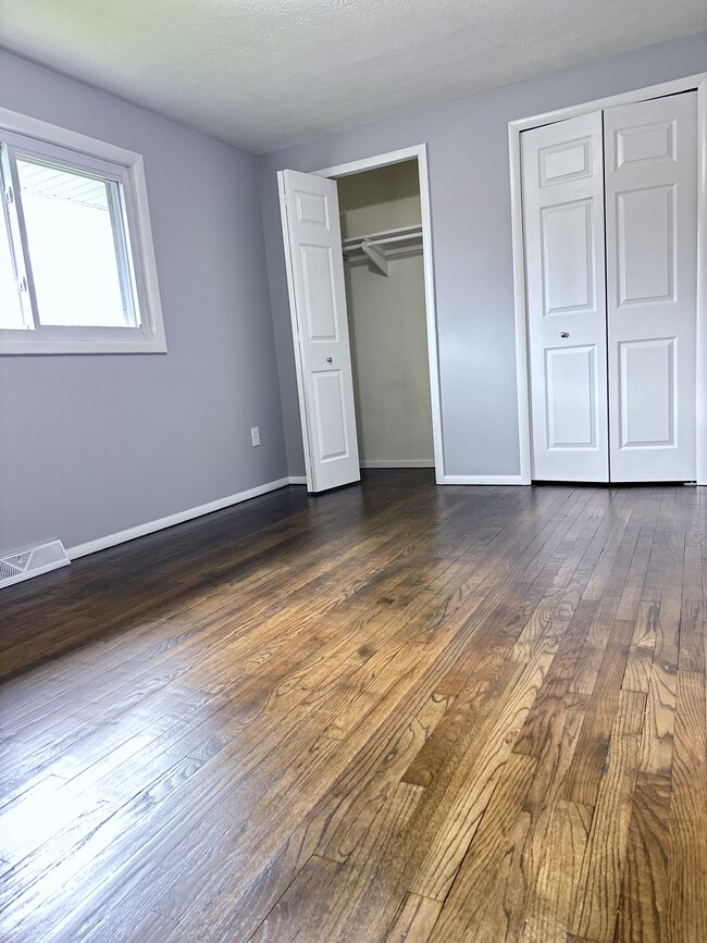 Master Bedroom with 2 closets - 511 Harris St