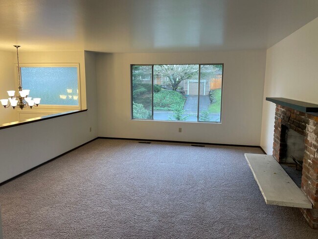 Building Photo - Updated Redmond Gem in Education Hill