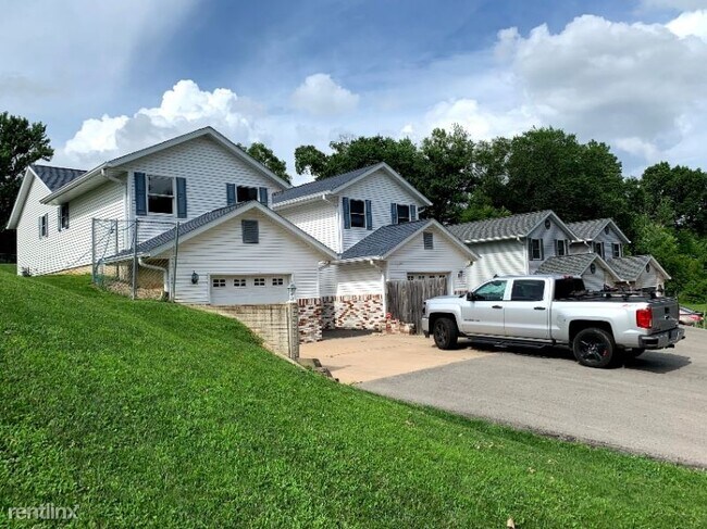 Building Photo - 5123 W Harp Hollow Rd