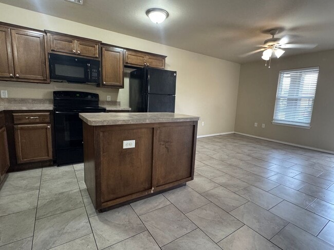 Building Photo - 1301 SW Washington apt 3- AVAILABLE NOW!