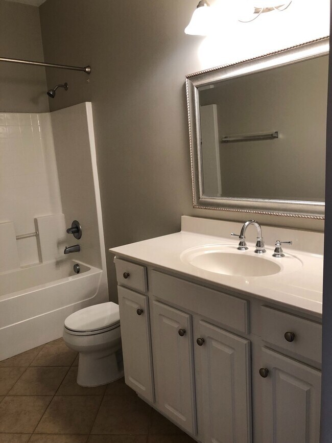 Building Photo - 4 bedroom, 3 bath in Bent Creek