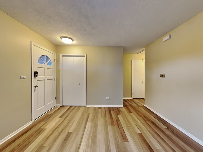 Building Photo - 3202 Pheasant Dr