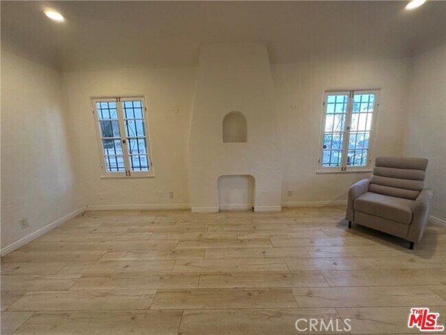 Foto del edificio - 221 S Tower Dr